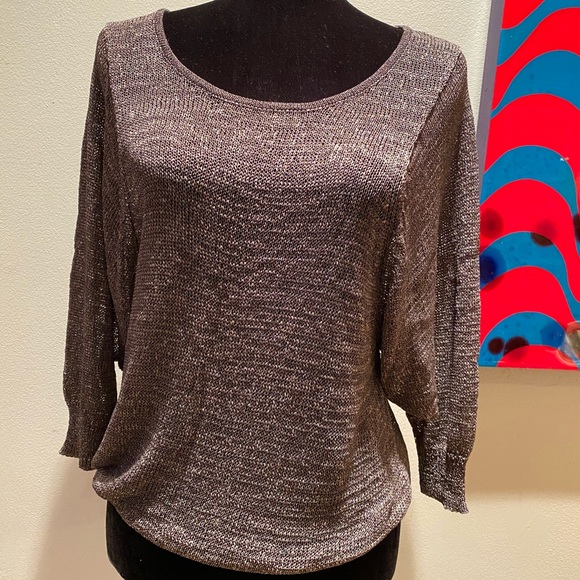 *QUICKSILVER* Mesh Top - Picture 2 of 6